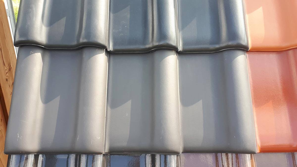 Kleine Auswahl an Dachziegeln im Helma-Bemusterungszentrum